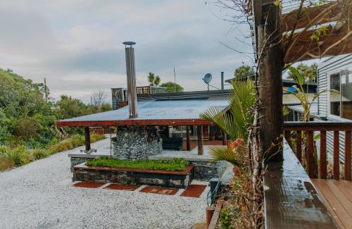 Kaikoura District House | Riverside Kaikōura BASE CAMP