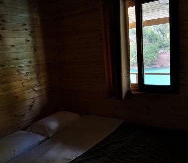 Shkoder County Hotel | Charming Riverside Komani Lake with Family-Friendly Amenities