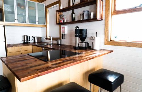 Hrifunesvegur House | Riverside Lodge with Breathtaking Views for Families