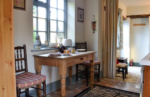Little Rissington House | Riverside Lodge: Family-Friendly Retreat with Pool Access