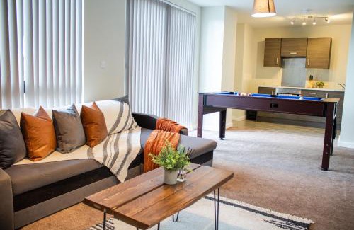 Salford Apartment | Serene Riverside Lodge - A Perfect Family Getaway