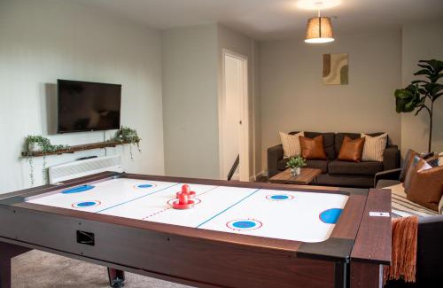 Salford Apartment | Serene Riverside Lodge - A Perfect Family Getaway