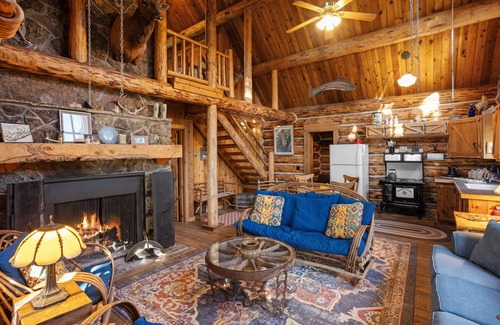 Livingston House | Riverside log cabin, pool, pickle ball court, ultimate mountain experience