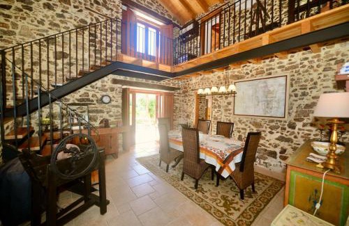 Nossa Senhora do Pranto House | Riverside - Lovely river-view 3 bedroom house