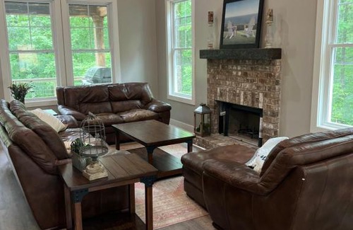 Forsyth House | Riverside Cabin Retreat Near Jackson Lake - Pet Friendly Stay