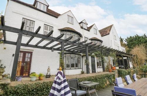 Evesham House | Riverside Manor
