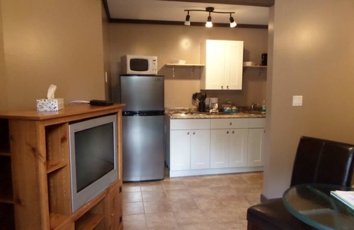 Port Alberni Hotel | Riverside Motel: Family-Friendly Stay with Breakfast Included
