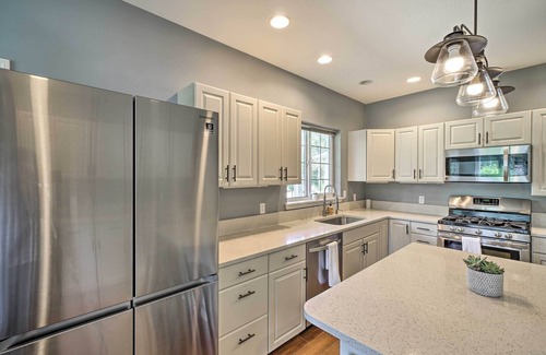 North Bend House | Riverside North Bend Oasis: Guest Rated 10/10 with Spa & Views