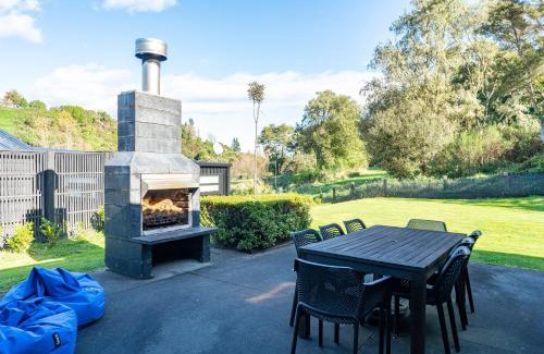 Rangatira Park House | Riverside: Family-Friendly Retreat with Great Reviews