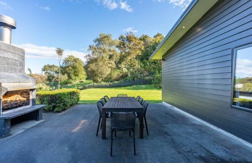 Rangatira Park House | Riverside: Family-Friendly Retreat with Great Reviews