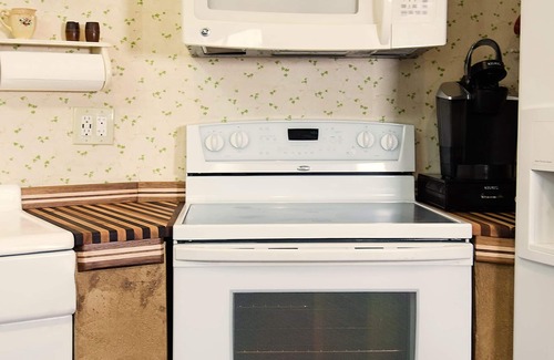 Grants Pass Apartment | Riverside on the Rogue: Guest Rated 9.6 with Pool & Ocean View