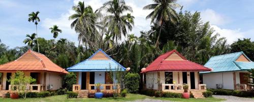 Ban Pa Yang Resort | Pet-Friendly Riverside Palm Resort - 9/10 Guest Rated Experience