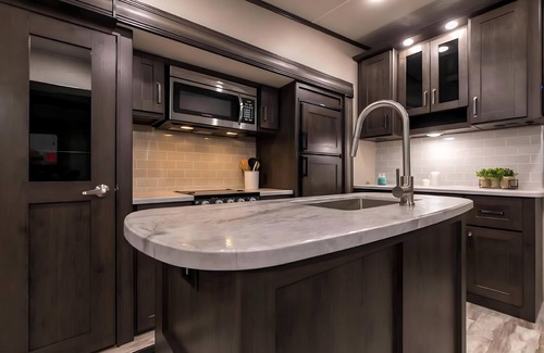 Regional District of Nanaimo Hotel | Experience Riverside Resort & RV Park with Pool & Spa