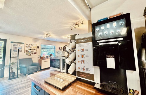 Regional District of Nanaimo Hotel | Experience Riverside Resort & RV Park with Pool & Spa