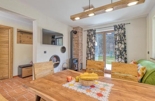 Hrib pri Hinjah Ski Chalet | Family-Friendly Riverside Resort Stari Malni Kolpa Awaits