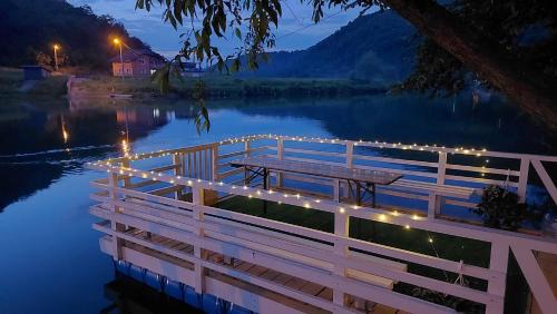 Mali Radic Villa | Riverside Resort Una: Family-Friendly with Breakfast Included