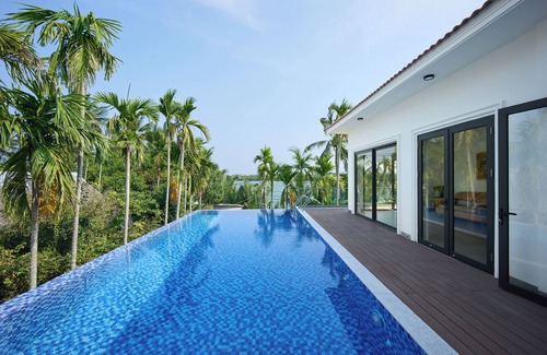 Cam Thanh Villa | Riverside Retreat: Infinity Pool & Sauna Luxury at Private Villa