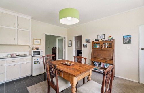 Arrow Junction Ski Chalet | Riverside Retreat in beautiful Arrow Junction