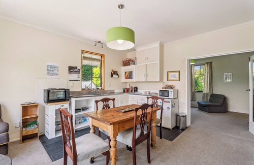 Arrow Junction Ski Chalet | Riverside Retreat in beautiful Arrow Junction