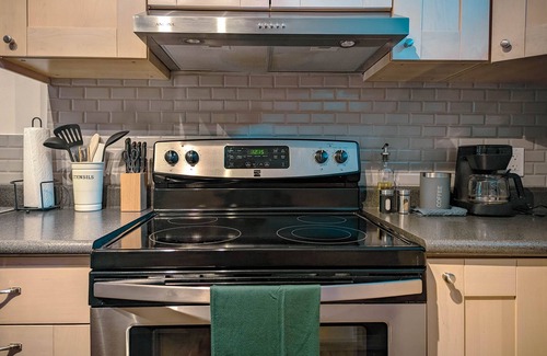 Northeast Edmonton House | Riverside Retreat: Cozy 2 Bed Guesthouse with Workspace