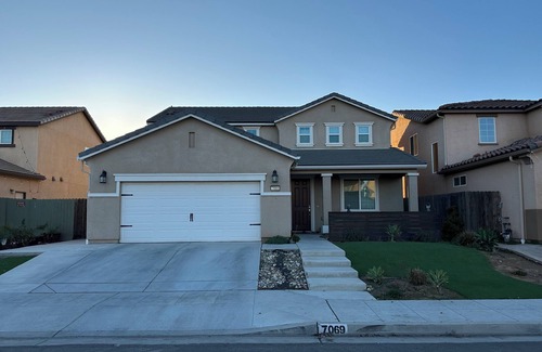 Herndon House | Riverside Retreat - 5 bedroom & 3 Bathroom with Wifi, AC, Washer & Dryer!
