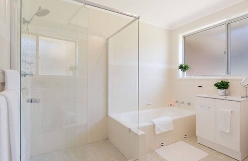 Coolangatta House | Riverside Retreat – absolute river front