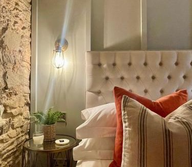 Tuckenhay House | Riverside Retreat: Oceanfront Getaway with 9.8 Rating