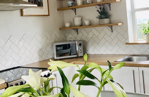 Diss House | Idyllic Riverside Retreat with Spa and Kayaking Adventures
