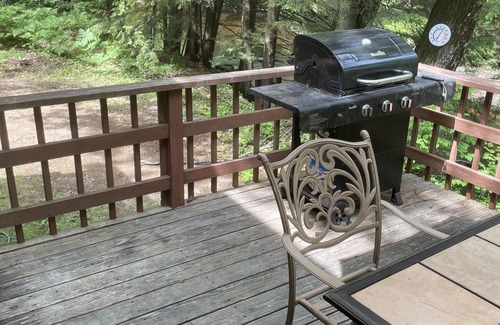 Tamworth House | Riverside Retreat: Ocean View & Pet-Friendly Escape