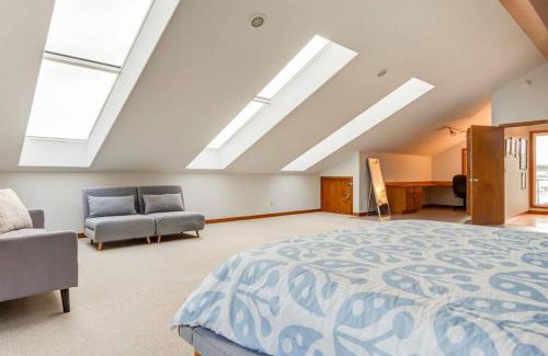 Kernville House | Idyllic River Retreat: Pet-Friendly on the Oregon Coast