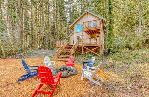 Zigzag House | Serene Riverside Sanctuary with Hot Tub & Family-Friendly Vibes
