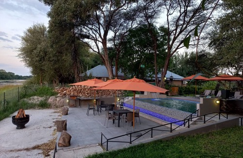 Maun Cottage | Riverside Splash - Cozy Cottages with Pool and River View