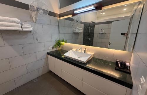 Daun Penh Apartment | Riverside Studio