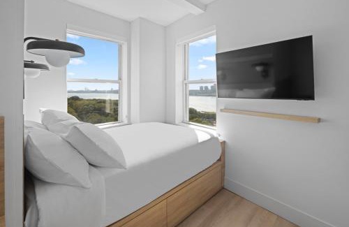 Central Park West Hotel | Convenient Riverside Tower Hotel with Family-Friendly Amenities