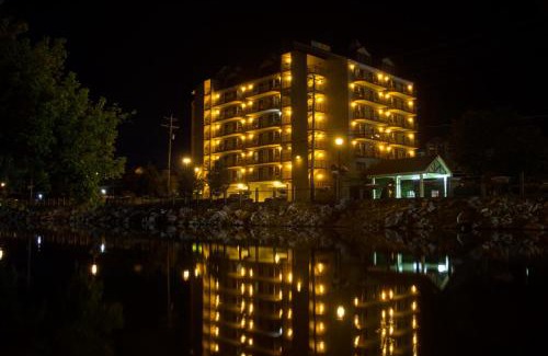 Pigeon Forge Hotel | Riverside Tower: 4-Star Stay with Private Pool & Child-Friendly