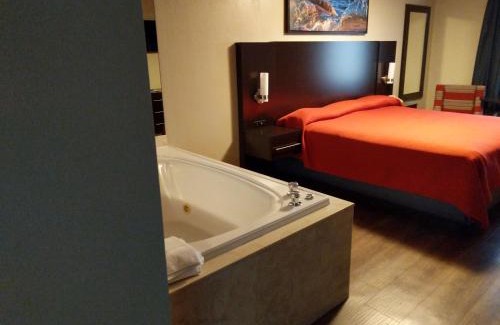 Pigeon Forge Hotel | Riverside Tower: 4-Star Stay with Private Pool & Child-Friendly