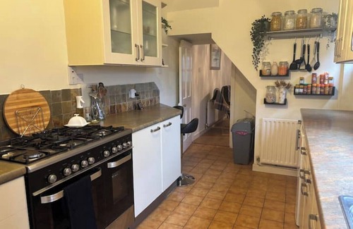 Evesham House | Riverside Town within easy reach of Cotswold Villages. Family friendly