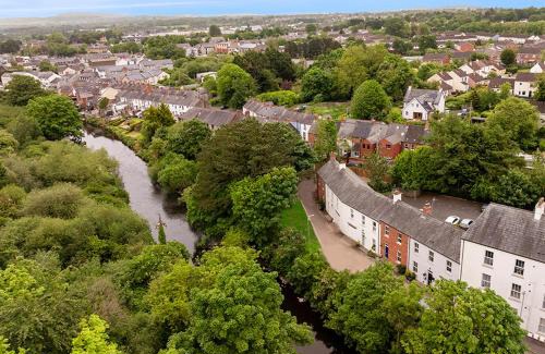 Antrim House | Exceptional Riverside Townhouse in Antrim - Child Friendly