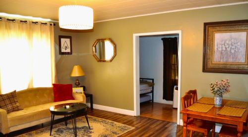 Grand Forks Apartment | Child-Friendly Riverside Retreat with 8.9/10 Guest Rating