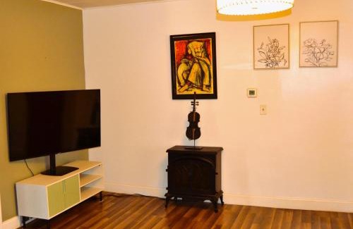 Grand Forks Apartment | Child-Friendly Riverside Retreat with 8.9/10 Guest Rating