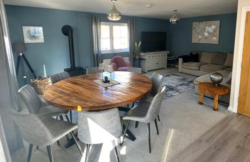 Wooler House | Riverside View - Modern 4-Bedroom House with Hot Tub