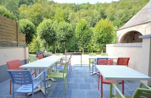 Bouillon House | Bright Townhouse with Pool Table & Pet-Friendly Amenities