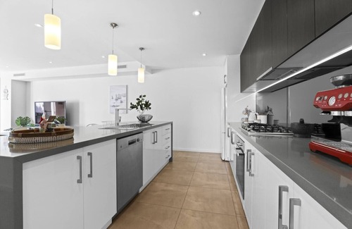 Carrum House | Comfortable Riverside Villa with Pet-Friendly Amenities