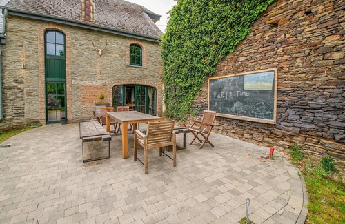 Leglise House | Idyllic Getaway in Léglise with Garden and Pond Retreat