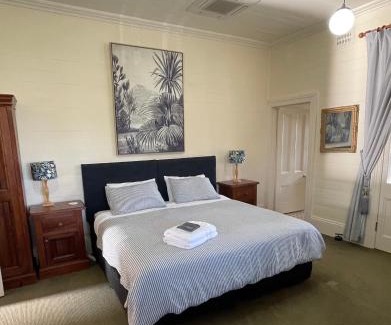 Ballina House | Riversleigh House: Ocean View Retreat with Hot Tub Access