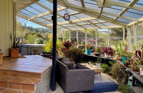 Thames House | Discover RiverSong Retreat: Ocean View & Spa Oasis