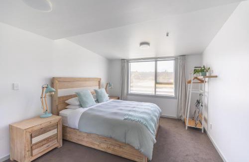 Kumara Junction House | Riverstone House: Family-Friendly Retreat with 10/10 Ratings
