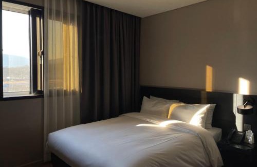 Gyeongju Hotel | Guest Rated: Rivertain Hotel Gyeongju with Hot Tub & Dining