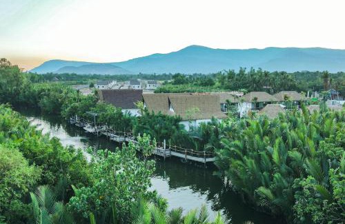 Kampot Resort | Indulgent RiverTree Villa & Resort with Family Amenities