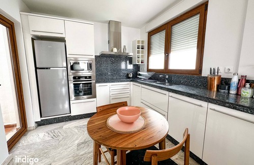 Ayamonte Ski Chalet | Riverview 4-Bedroom Retreat with Private Pool & Top Rating